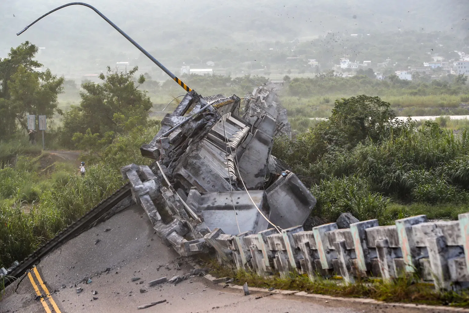 What Causes Earthquakes? Colombia's Seismic Reality Explained