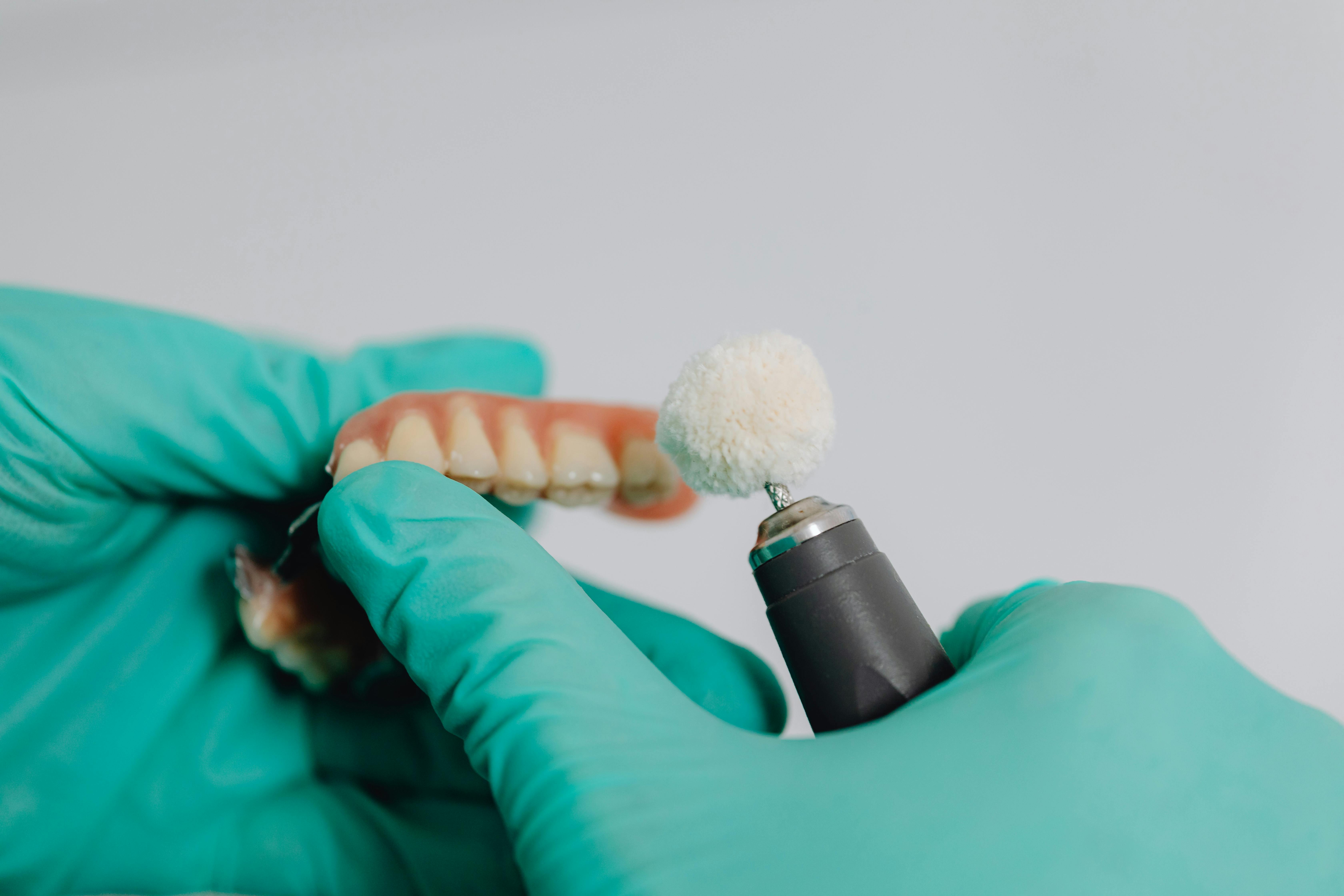 what are dental implants made of_cc2d9773 1fb7 43be adf4 b8d13bb94987