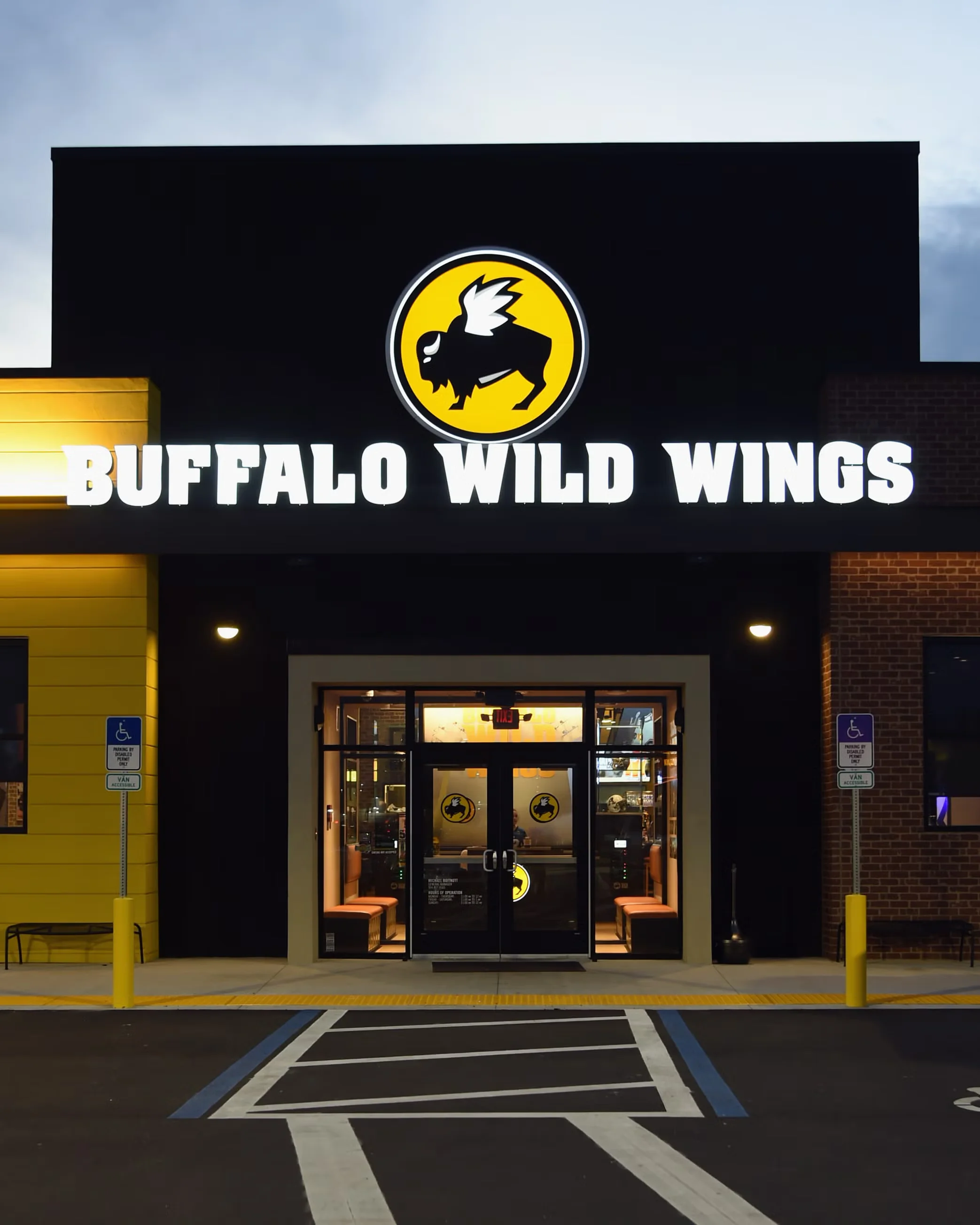1767802425654_restaurants open new years day buffalo wild wings 1670953165