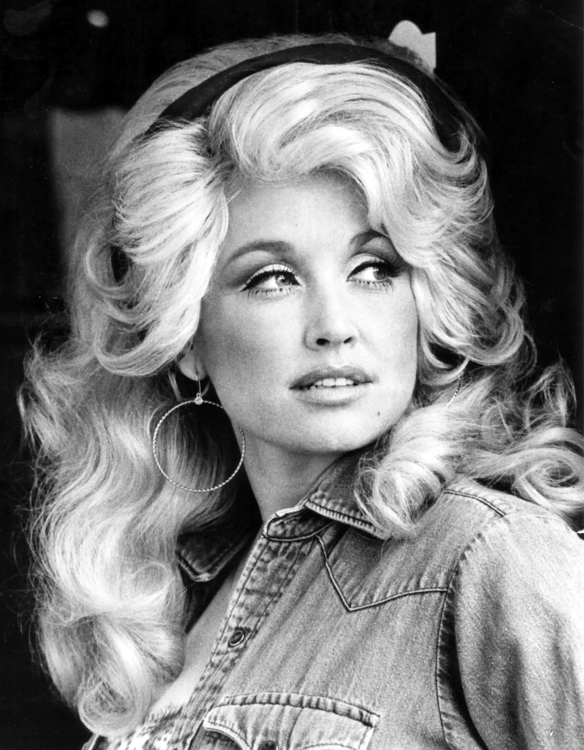 1788102318145_Young Dolly Parton_ 28higher_quality_scan 29_ 28cropped 29